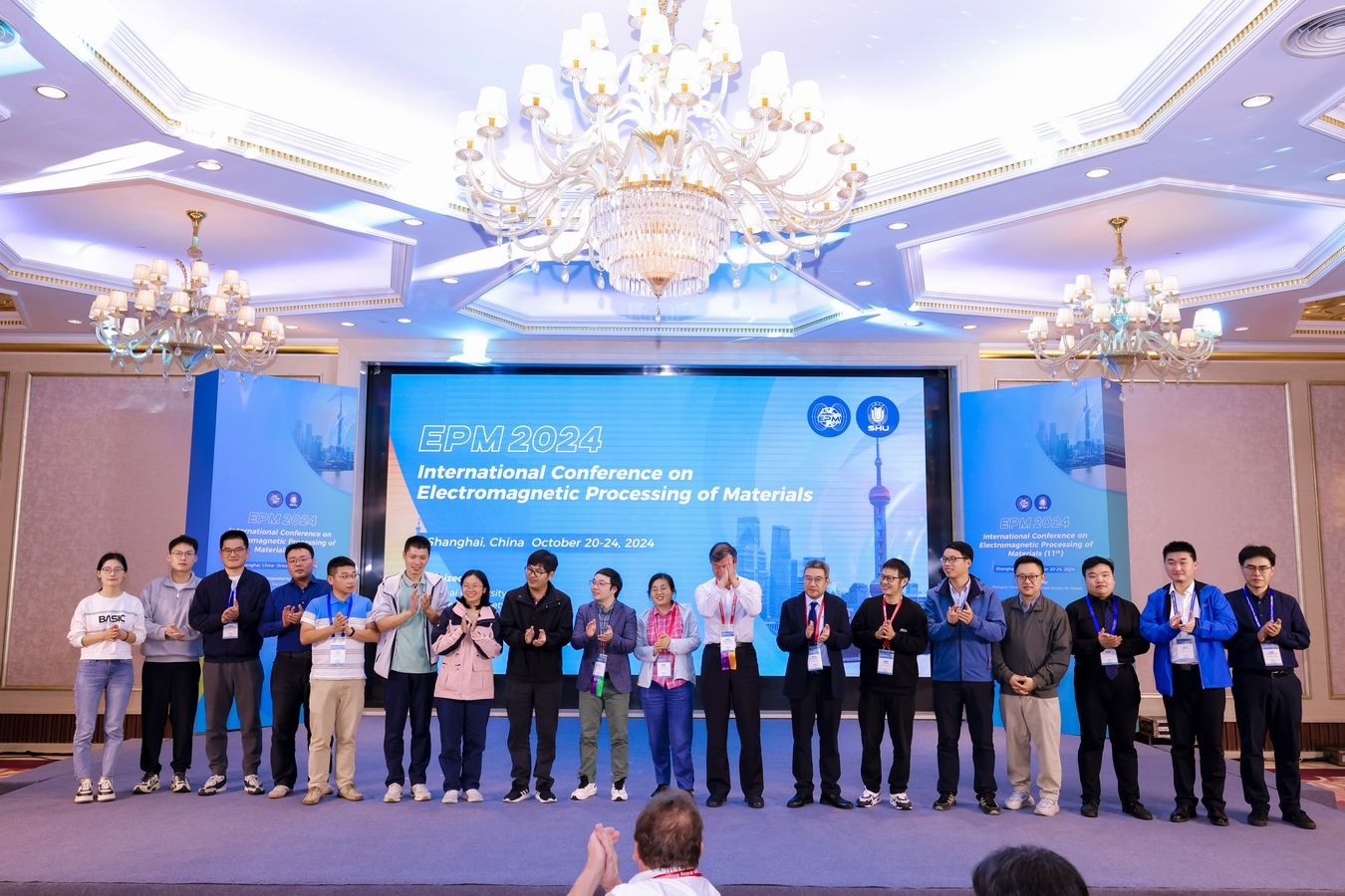 调解巨细 合照 钱柜qg777.jpg