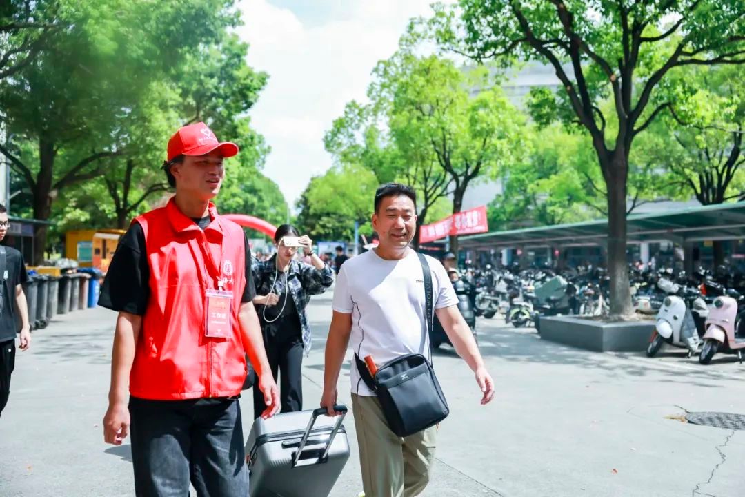 53048CDFFFA264AE4E3680BE82A_7ECA3C40_235BA